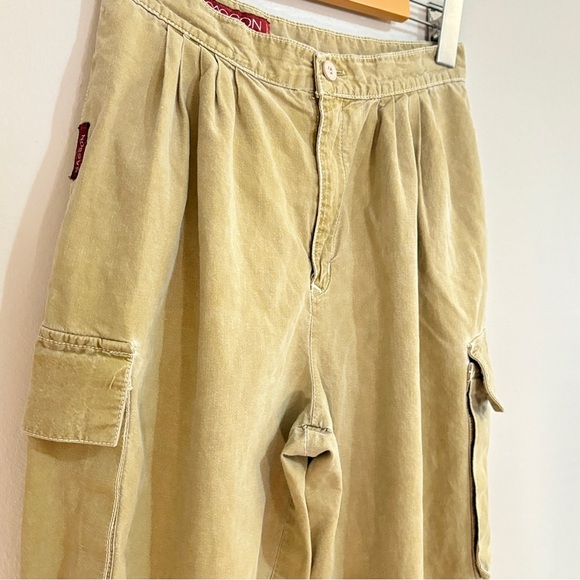 Vintage Sasson Jeans Cuffed Tan Cargo Pants with Dart Details - Picture 5 of 16